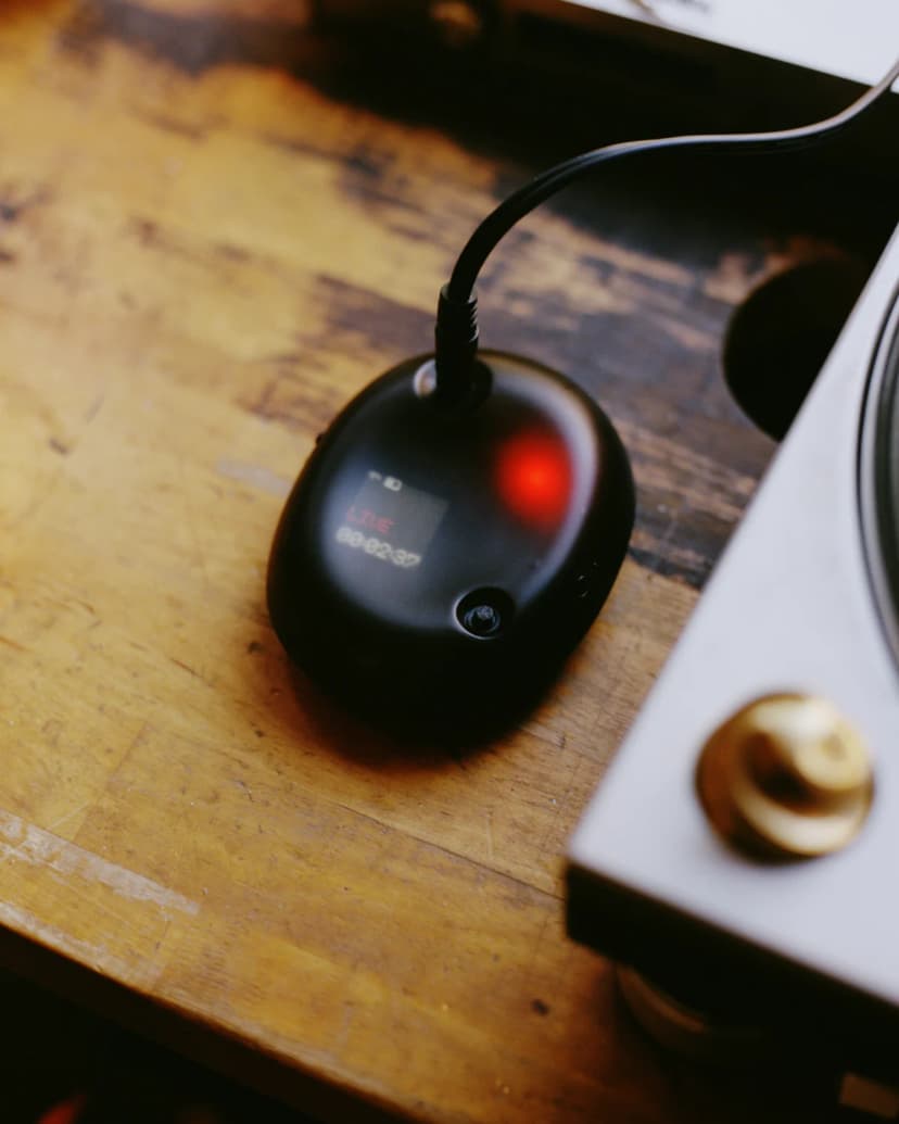 Person holding Evenings Sol device