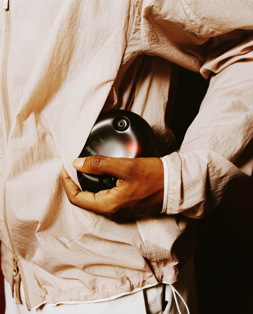 Person holding Evenings Sol device